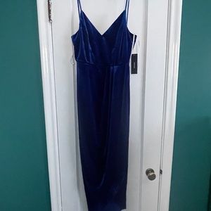 Lulu’s Velvet Midi Dress. (NWT)